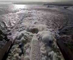 ভাঙল দুর্গাপুর ব্যারেজের ৩১ নম্বর গেট, বেরিয়ে যাচ্ছে হাজার হাজার কিউসেক জল