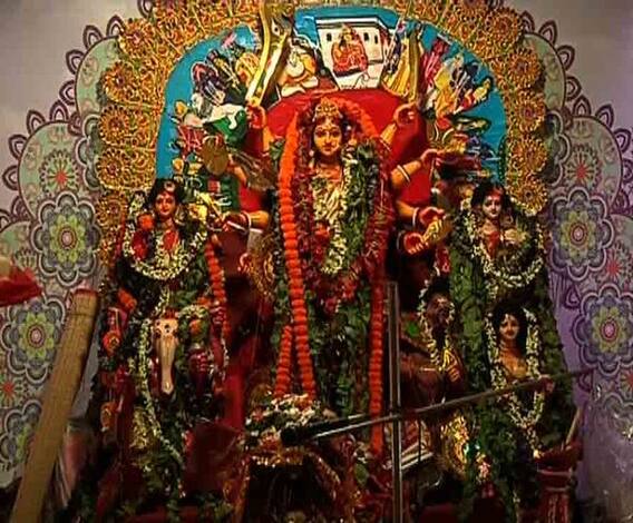 দেখুন এসবিআই অফিসার্স রেসিডেন্টস ফোরাম, সেনহাটি কলোনি, বালিগঞ্জ পূর্বপল্লি, লাহা কলোনি বিবেক সঙ্ঘ, সন্তোষপুর ব্যানার্জী বাড়ি, গড়িয়া নবপল্লি, পদ্মপুকুর বারোয়ারির পুজো