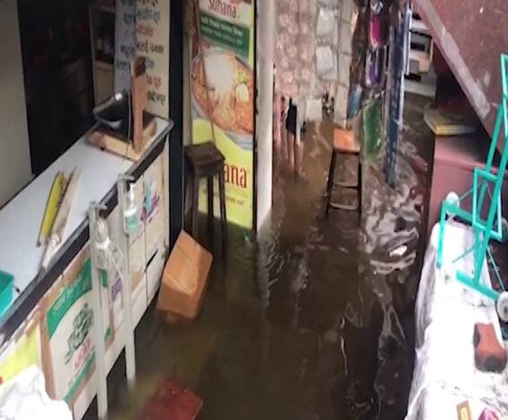 #PuneRains पुण्यातल्या मंडईचं मोठं नुकसान, पावसाचं पाणी दुकानांमध्ये शिरल्यानं मोठा आर्थिक फटका