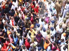 WB BJP Protest: ममता सरकार के खिलाफ बीजेपी का हल्ला-बोल, पुलिस पर लगाया जहरीला केमिकल छिड़कने का आरोप
