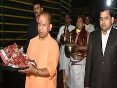 Kashi Vishwanath और Kaal Bhairav Mandir में CM Yogi ने की पूजा-अर्चना, निर्माण कार्यों का लिया जायजा