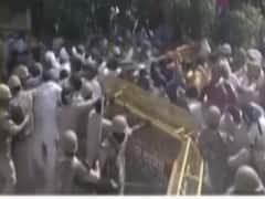 Hathras Case: Why no action has been taken against DM? | Debate 