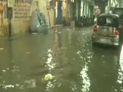  Hyderabad में बारिश से मुसीबत की बाढ़, देखिए- सुबह की बड़ी खबरें