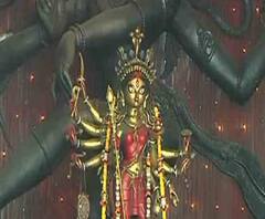 শারদ আনন্দ ২০২০: চেতলা অগ্রণীতে শেষ নবমীর পুজো, দর্শনার্থীরা প্রতিমা দর্শন করছেন স্বাস্থ্যবিধি মেনেই 