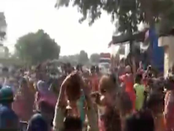 કોરોના સંક્રમણ વચ્ચે બહુચરાજીના કાલરી ગામે ધાર્મિક કાર્યક્રમમાં સોશિયલ ડિસ્ટન્સિંગના ધજાગરા