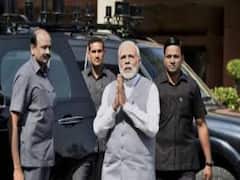 Bihar Election के नतीजों के जश्न में शामिल होने BJP मुख्यालय पहुंचे PM Modi, JP Nadda ने किया स्वागत