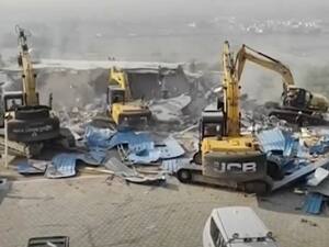 'कंप्यूटर बाबा' के आलीशान महल पर चला कानून का पंजा | सनसनी