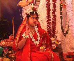 আজ জগদ্ধাত্রী পুজো, চন্দননগরে পালপাড়া সর্বজনীনে চলছে কুমারী পুজো