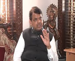 Arnab Goswami Arrest | सरकारविरोधी आवाज दडपणं लोकशाहीसाठी घातक : देवेंद्र फडणवीस