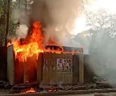 Bhiwandi Fire | भिवंडीत पॉवर हाऊसलगतच्या शौचालयाला आग, पॉवर हाऊसपर्यंत आग न पोहोचल्याने अनर्थ टळला