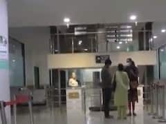 વાપીમાં કોરોના વોરિયર્સનું મૃત્યુ પરંતુ સરકારી પ્રેસનોટમાં ક્યાંય ઉલ્લેખ ન કરાયો, જુઓ વીડિયો