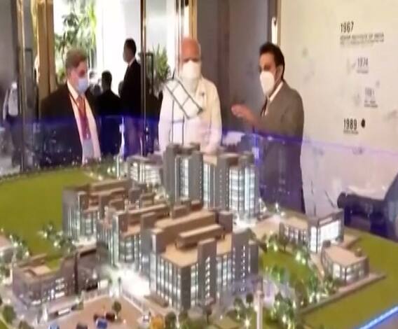 PM Modi Visit SERUM | अहमदाबाद, हैदराबादनंतर मोदींची सीरम इन्स्टिट्युटला भेट