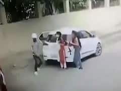 क्या धर्म संविधान के आड़े आता है? Allahabad High Court के एक फैसले के बाद उठ रहे सवाल