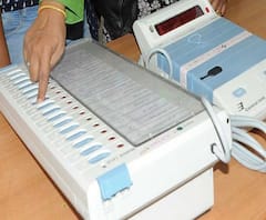 UP By-Elections: वोटिंग से पहले Kanpur के पतारा पोलिंग बूथ पर EVM खराब| ABPGanga