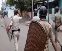 কালীপুজোর বিসর্জন ঘিরে ভাটপাড়ায় দু'পক্ষের বোমাবাজি, প্রতিবাদে রাস্তা অবরোধ স্থানীয়দের