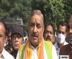 Kapil Sibbal को लेकर बोले Pramod Tiwari- पार्टी के फोरम पर रखें अपनी बात | Ganga Prime 