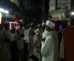 Kartiki Ekadashi | कोरोनामुळे विठ्ठल मंदिर परिसरात संचारबंदी; तरी वारकरी बांधवांची नगर प्रदक्षिणा 