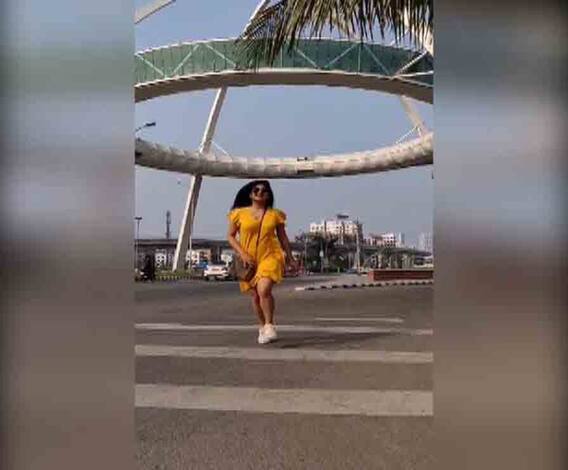 হয় মা নয় বৌমা: ২০১৯-এ সুইৎজারল্যান্ড ভ্রমণের একটি ভিডিও পোস্ট করেছেন সন্দীপ্তা সেন, সঙ্গে রয়েছে কলকাতার রাস্তায় তোলা অন্য একটি ভিডিও