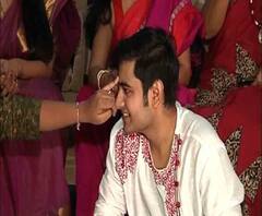 করোনা কালে ভাইফোঁটা, আড়ম্বর কমিয়ে ভাইফোঁটায় তারকারা