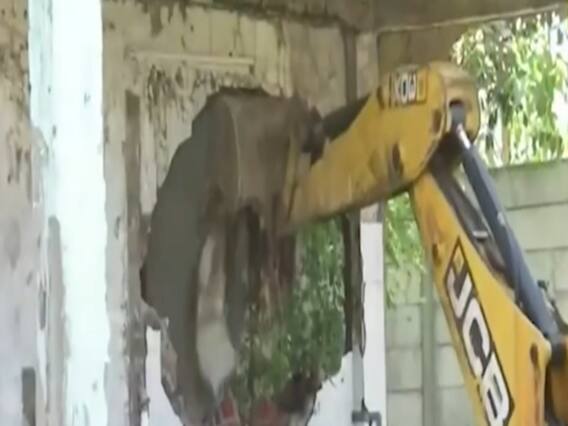 Congress MLA के अवैध कब्ज़े पर चला Bulldozer | Ghanti Bajao