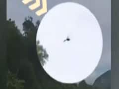 हवा में टकराए दो हेलिकॉप्टर, देखें वीडियो