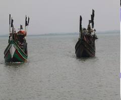 বঙ্গোপসাগরে ট্রলারডুবি, গভীর সমুদ্র থেকে উদ্ধার ১২ জন মৎস্যজীবী