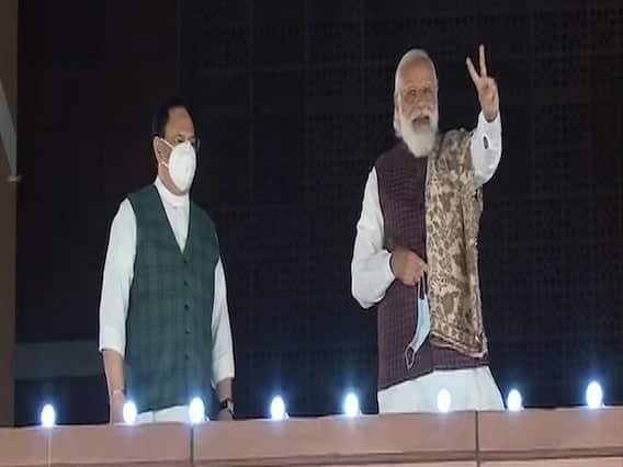 BJP की Bihar और अन्य उपचुनावों में जीत पर PM Modi ने की JP Nadda की प्रशंसा, मंच से लगाए नारे