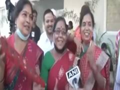 Bihar Election Results :JDU की महिला Supporters ने गाना गा कर किया Celebrate 