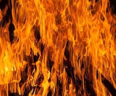 Diwali की रात आग से हाहाकार, कई शहरों में दिखा आग का तांडव