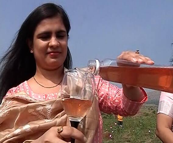 Special Report | रेड आणि व्हाईट वाईननंतर आता 'पिंक' वाईन; पुण्यातील जयश्री यादवांच्या प्रयत्नांना यश