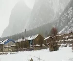 पहाड़ पर बदला मौसम, बर्फबारी से खिली पहाड़ों की रंगत| Uttarakhand Prime | ABPGanga 