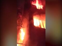 Delhi के गांधीनगर में कपड़े की दुकान में लगी आग