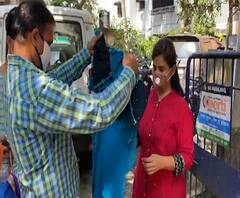 Online Shopping नंतर महिलेची फसवणूक, ड्रेस मागवला अन् आल्या वापरलेल्या साड्या! 