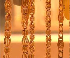 ধনতেরস এখন বাঙালিরও উৎসব, করোনা আবহেও সোনার দোকানগুলিতে বাড়ছে ভিড়