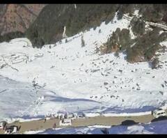 उत्तराखंड में कुदरत मेहरबान, चोपता में सीजन की पहले बर्फबारी