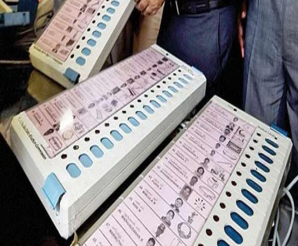 UP By-Elections: फिरोजाबाद के टूंडला में EVM खराब| ABPGanga 