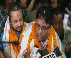 West Bengal Elections 2021: Roshan Giri Returns: 'বিজেপি ধোঁকা দিয়েছে, মমতা বন্দোপাধ্যায় যা বলেন, করে দেখান', সাড়ে তিন বছর পর পাহাড়ে এসেই সুর রোশন গিরির