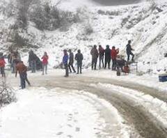 उत्तराखंड में और बढ़ेगी ठंड, कई जगहों पर हो सकती है बर्फबारी