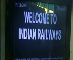 त्योहारी सीजन में ट्रेनें खाली, Corona की वजह से आवाजाही से बच रहे हैं लोग