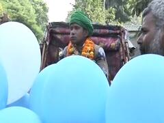 Tejashwi Yadav celebrates birthday with simplicity