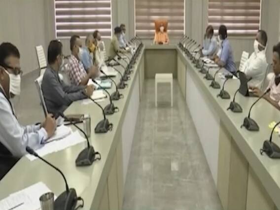 लव जेहाद के खिलाफ कानून को लेकर Union Minister Shekhawat और Rajasthan CM Gehlot के बीच Twitter War