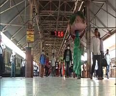 Local Train Service Resume in Bengal: ‘নো মাস্ক নো টিকিট’, করোনা-বিধি মানতে পোস্টার খড়গপুর স্টেশনে