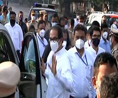 मुख्यमंत्री उद्धव ठाकरे यांच्याकडून संयुक्त महाराष्ट्र लढ्यातील हुतात्म्यांना आदरांजली