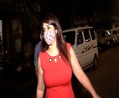 Comedian Bharati Singh Arrested | कॉमेडियन भारती सिंगची आई NCB कार्यालयात, ड्रग्जप्रकरणी चौकशी सुरू