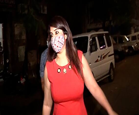 Comedian Bharati Singh Arrested | कॉमेडियन भारती सिंगची आई NCB कार्यालयात, ड्रग्जप्रकरणी चौकशी सुरू