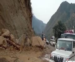 Karnaprayag में Landslide से मार्ग बाधित,पहाड़ों से लगातार गिर रहा मलबा| Uttarakhand Prime| ABPGanga 