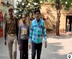 एटा :दिवाली से पहले पुलिस की छापेमारी में मिले लाखों के अवैध पटाखे