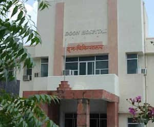 Blood-Plasma की किल्लत से जूझ रहा Doon Hospital | Mudde Ki Baat | ABP Ganga 