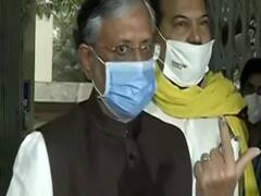 Bihar Election: डिप्टी सीएम सुशील मोदी ने किया मतदान, किए जीत का दावा