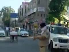 અમદાવાદમાં વધતા કોરોના કેસ વચ્ચે પોલીસે શરૂ કરી માસ્ક ઝૂંબેશ, જુઓ વીડિયો